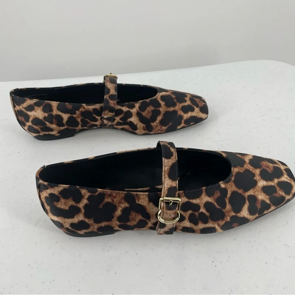 NIB Katy Perry Leopard Print Evie Mary Jane Gold Hardware Flats Size 5.5M Casual